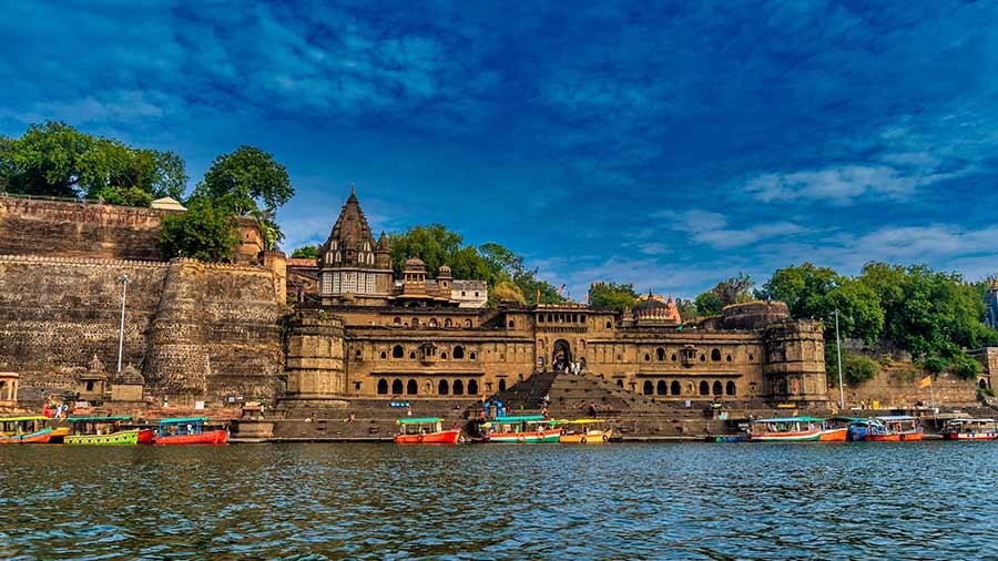 Indore to Maheshwar